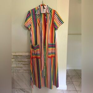 Midi dress in vibrant rainbow stripes🌈 Comes with a belt.